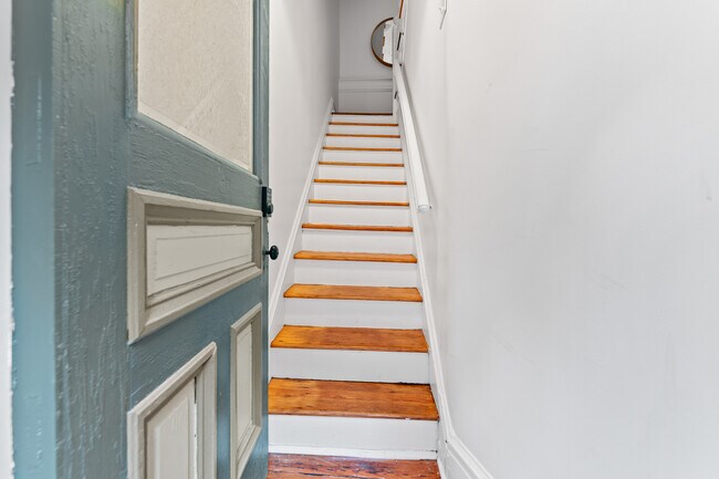 Building Photo - 2014 James St