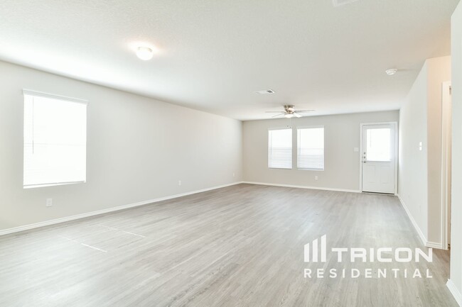 Building Photo - 9718 Marbach Hill San Antonio TX