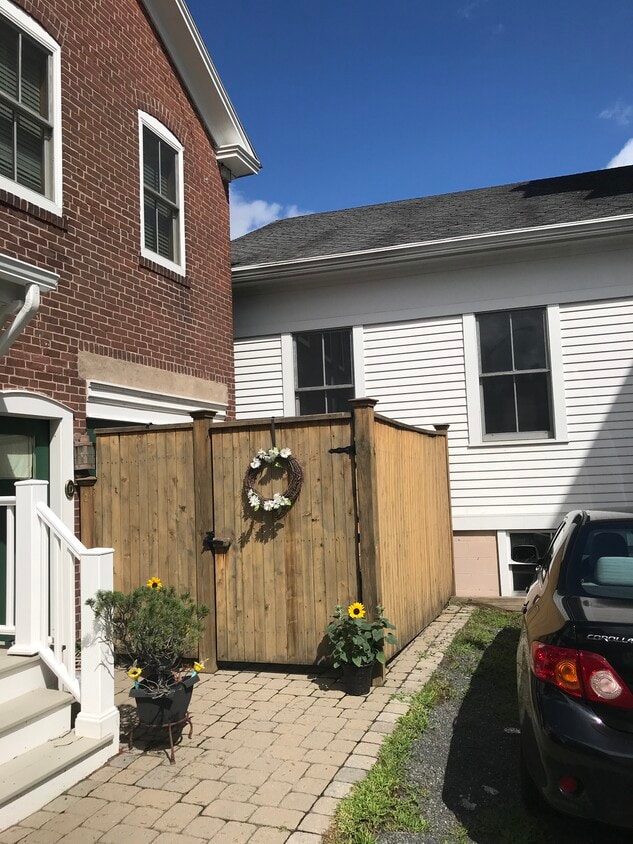 Entry to private patio - 4 Center Ct