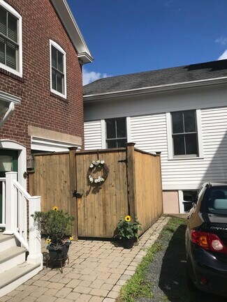 4 Center Ct