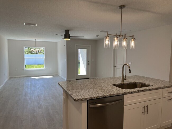 Foto del edificio - NEW 3/2/1 ready to rent! Pet friendly.
