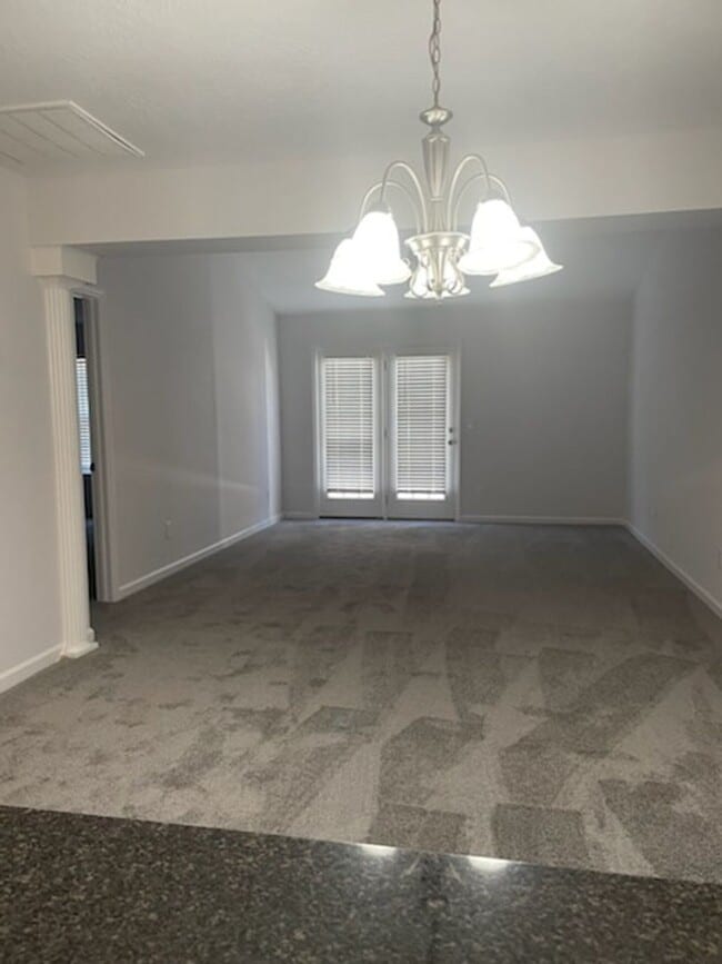 Building Photo - Convenient West Augusta Townhome-Convenien...