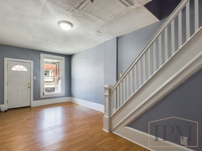Foto del edificio - Spacious 3 Bedroom Home located in Red Lio...