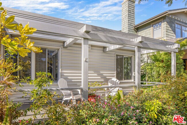 Building Photo - 2209 Pearl St