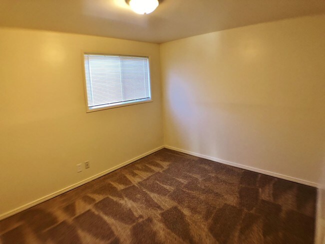 Building Photo - 3 br, 1 bath House - 1550 Bloomington Ave