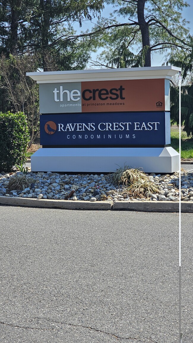 Building Photo - 2005 Ravens Crest Dr