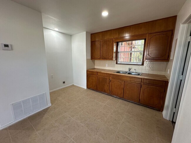 Building Photo - 2521 Roper St