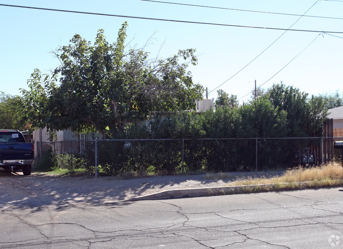 Building Photo - 2814 N Palo Verde Ave