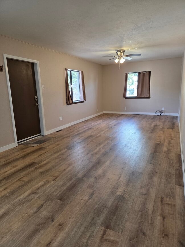 Large living room - 610 N Orchard Ave