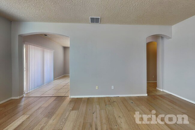 Foto del edificio - 2728 Walsh Loop SE