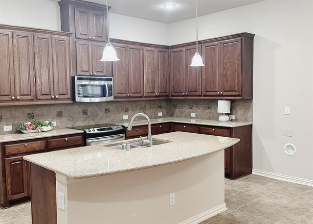 Building Photo - 414 Plumwood Way