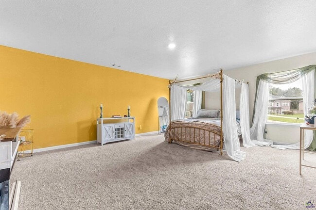 Building Photo - 3335 Bridgewood Dr