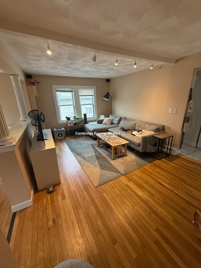 Building Photo - 60 Linwood St