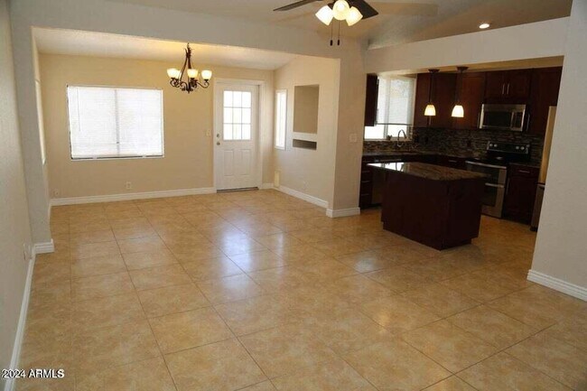 Building Photo - 1214 E Kerry Ln