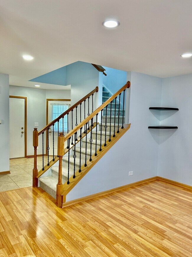 Foto del edificio - 2349 Stoughton Cir