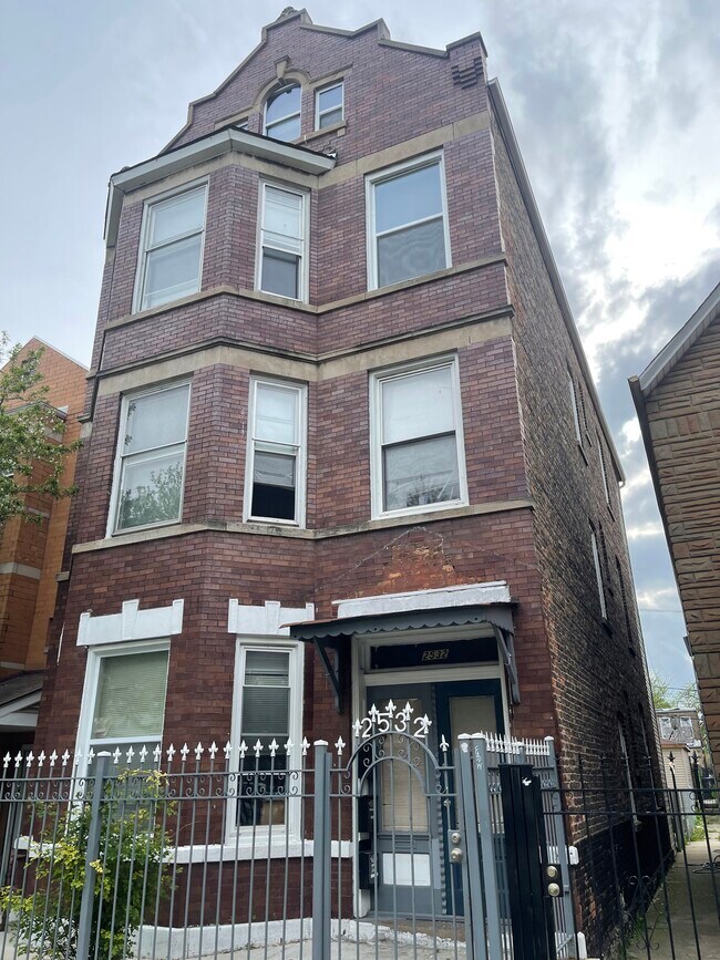 Foto del edificio - 2532 S Albany Ave