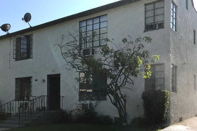 Photo - 1237 N Detroit St (Los Angeles, CA) Apartments