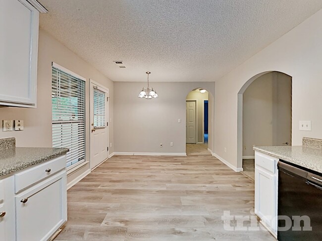 Building Photo - 7740 Country Pass