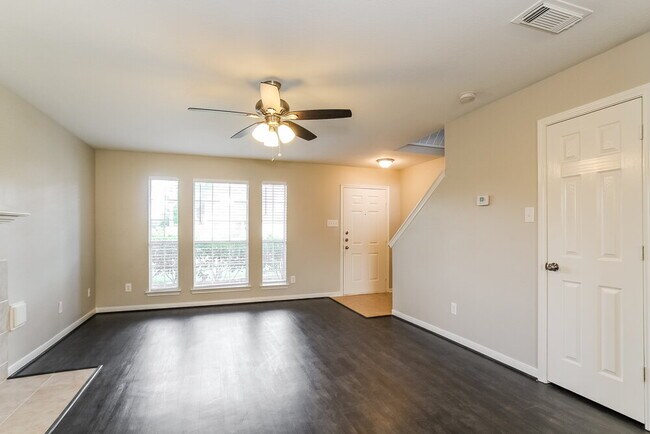 Building Photo - 12202 Greencanyon Dr