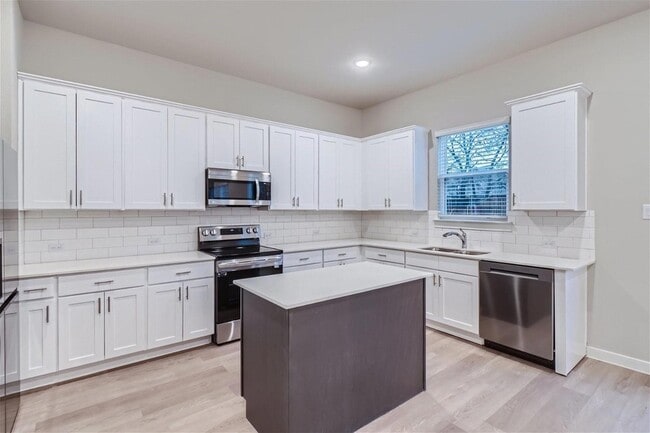 Building Photo - 2205 Kincaid Lane