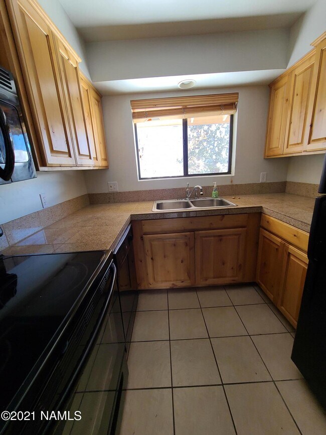 Building Photo - 3200 S Litzler Dr