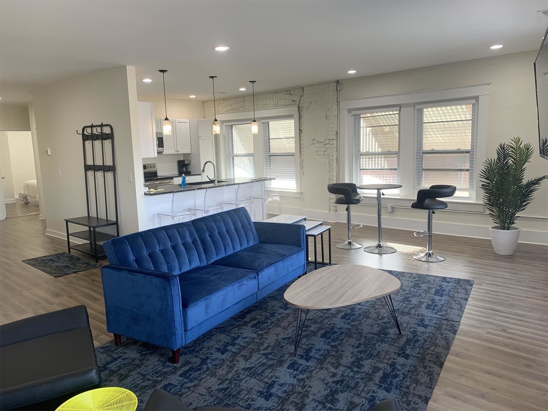Foto principal - 827 1/2 Westport Rd
