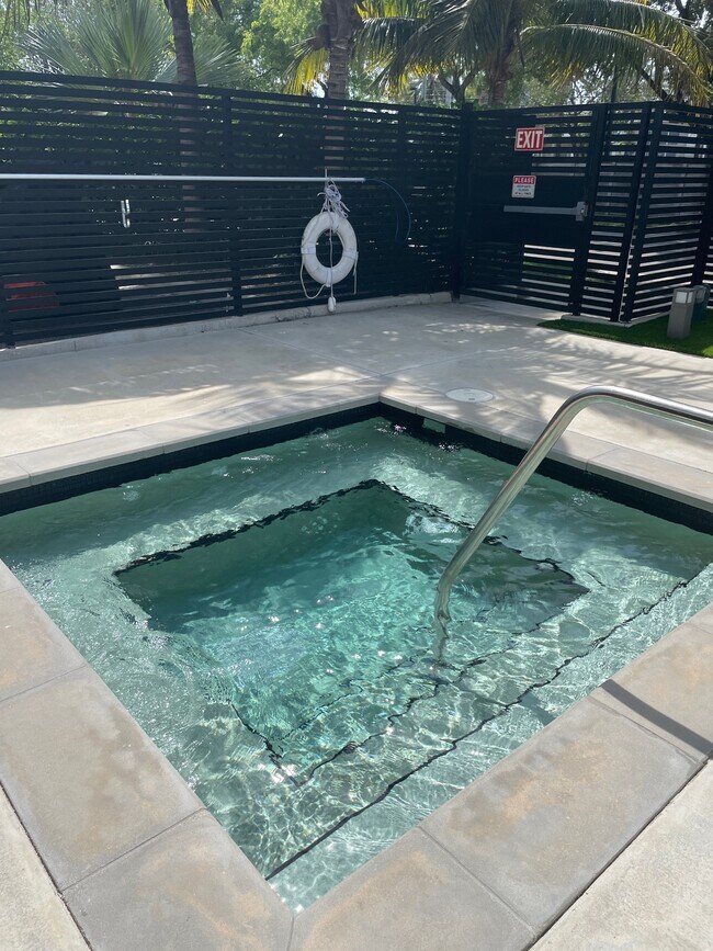 Jacuzzi - 13800 Highland Dr