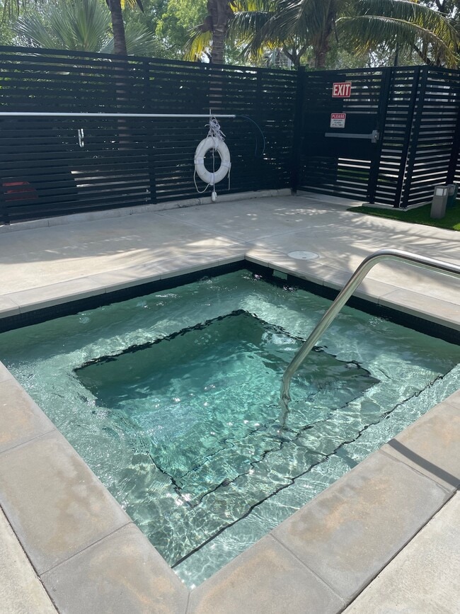 Jacuzzi - 13800 Highland Dr