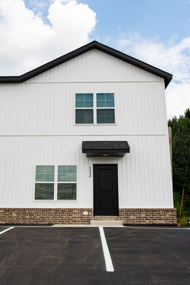 Building Photo - Brand New 2 Bedroom 1.5 Bath home