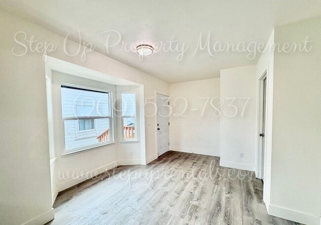 Building Photo - 18669 Pine St