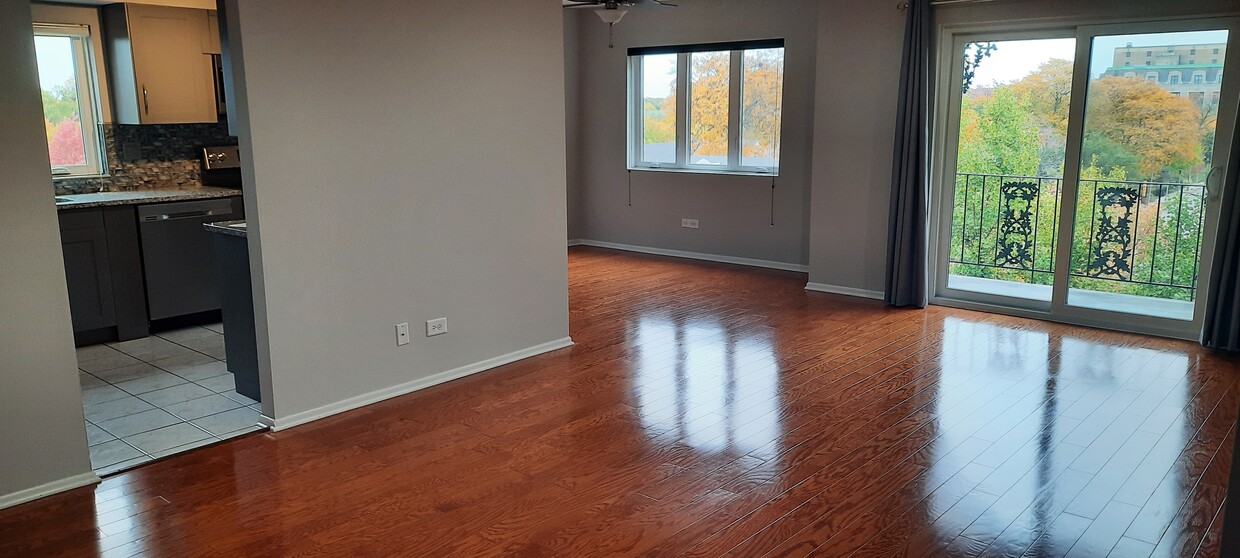 Main living room/dining room space. - 434 Clinton Pl (River Forest, IL)