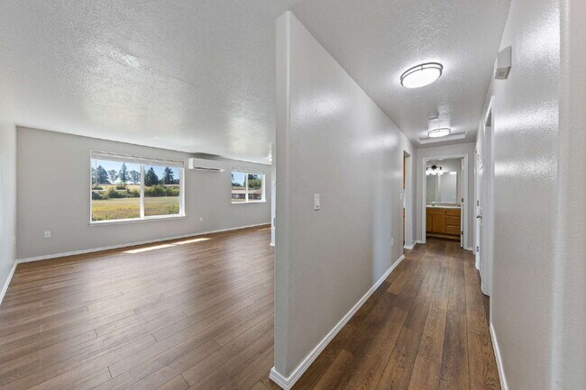 Foto del edificio - Fresh & Updated 2 bedroom W/S included!