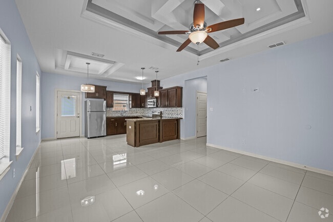 Building Photo - 812 E Myrtle Beach Ave