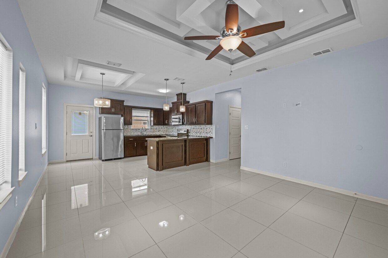 Foto principal - 812 E Myrtle Beach Ave