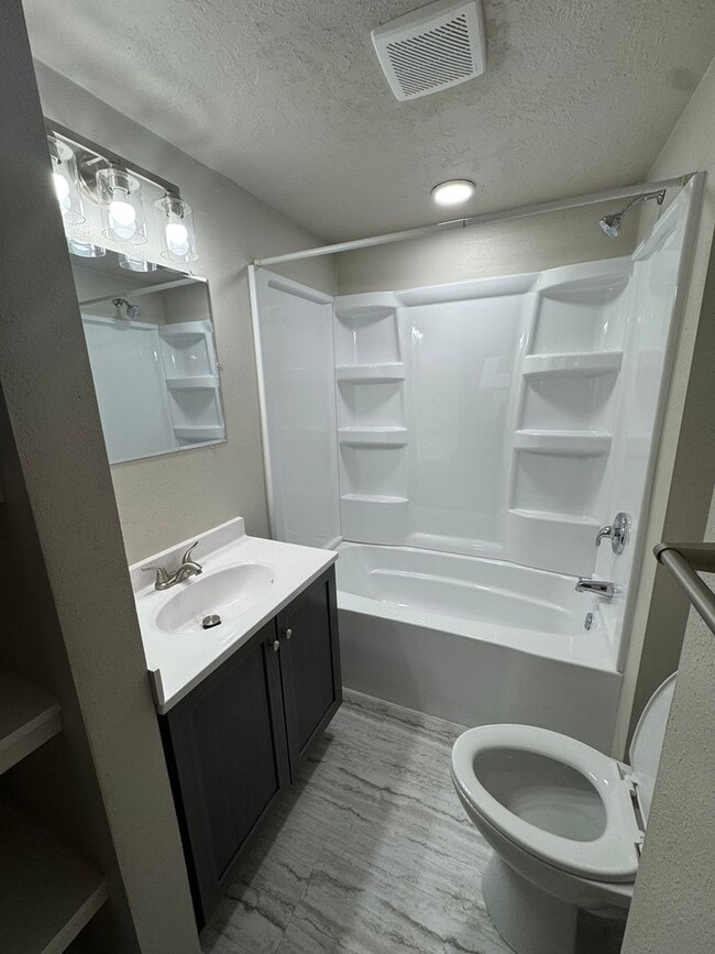 Building Photo - cozy 3 bedroom, 2 bath house