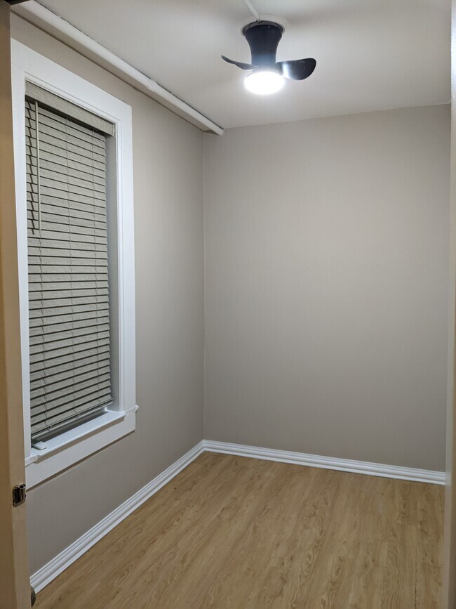 Foto del edificio - 1418 N Greenview Ave