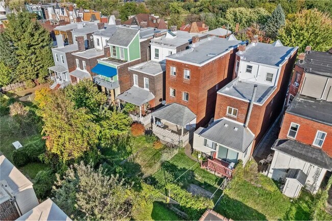 Building Photo - 3437 Parkview Ave