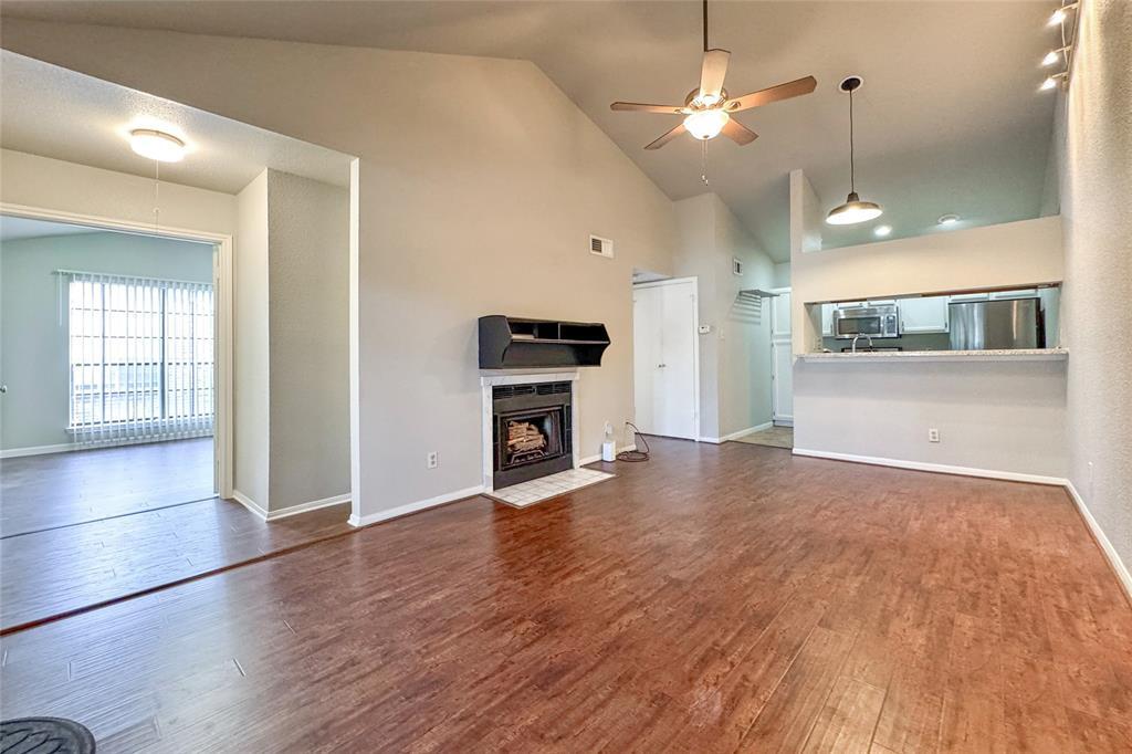 Primary Photo - 2121 El Paseo St