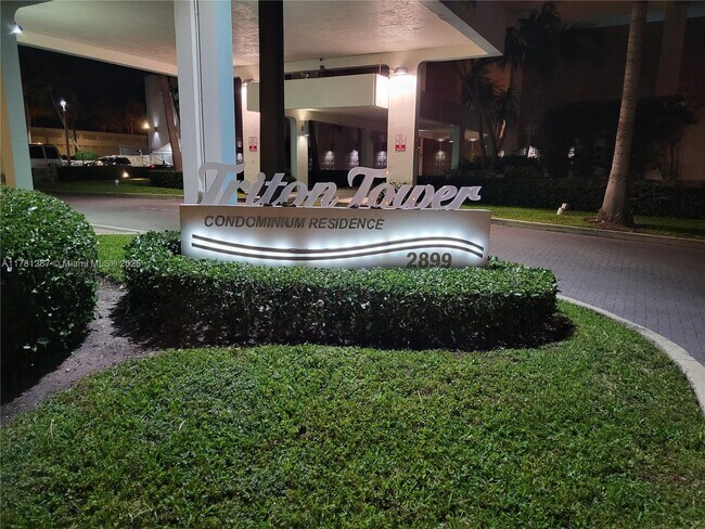 Building Photo - 2899 Collins Ave