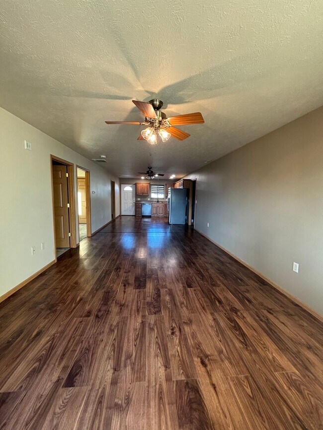 Foto del edificio - For Rent – 3 Bedroom | 1 Bathroom | Fully Fenced Yard