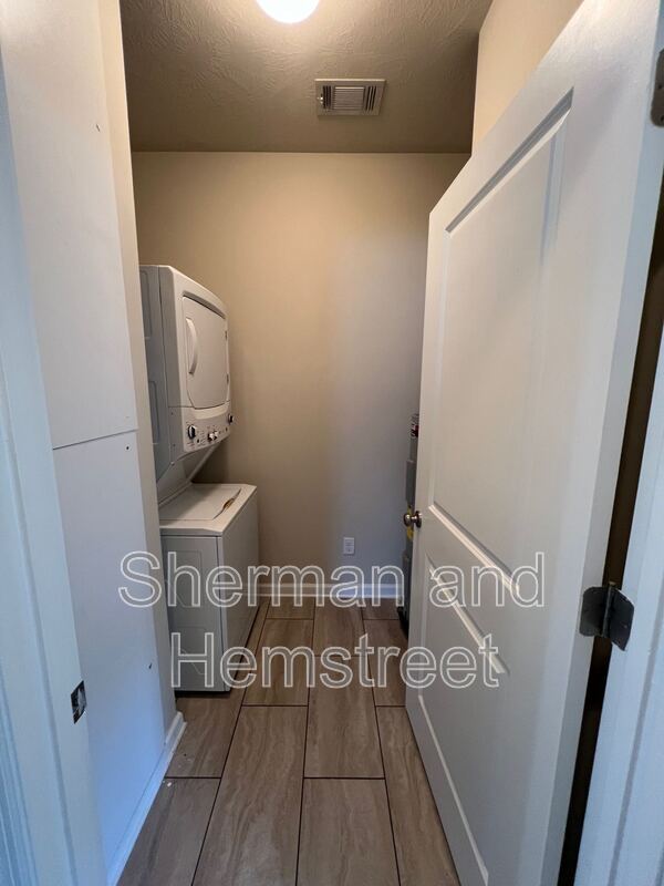 Building Photo - 1007 Joiner Cir