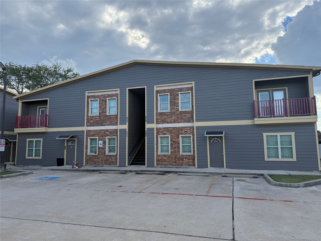 Foto principal - 716 Kolb Rd