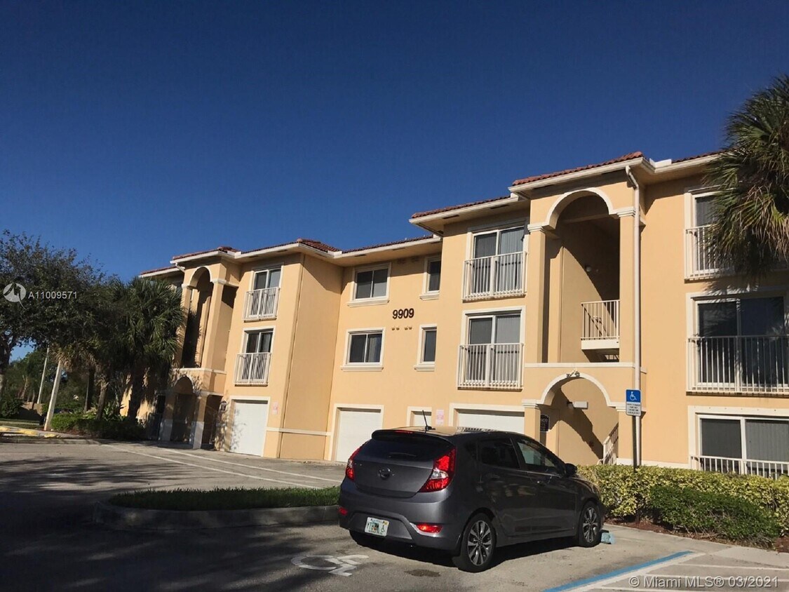 9909 Westwood Dr Unit 361, Tamarac, FL 33321 Apartment