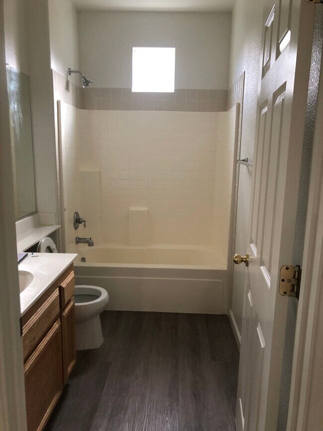 Building Photo - 705 Ferrier Way