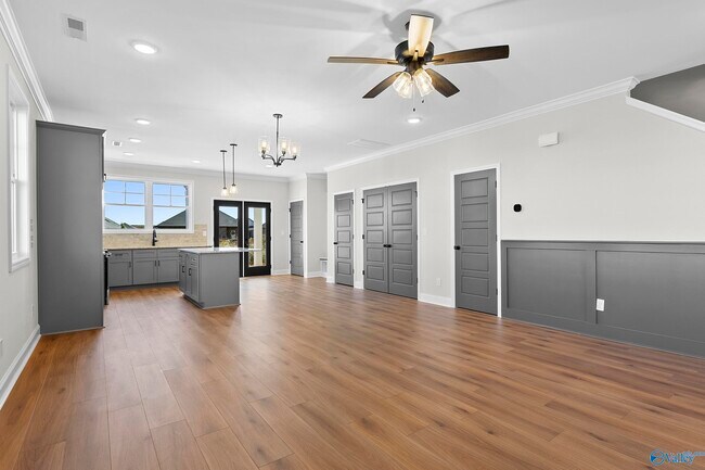 Foto del edificio - 241 Susan Lynn Dr