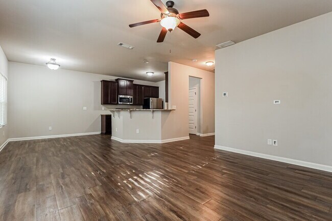 Foto del edificio - 1845 Simmons Ln