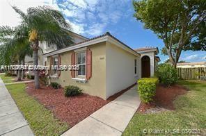 Foto principal - 1060 NE 42nd Terrace