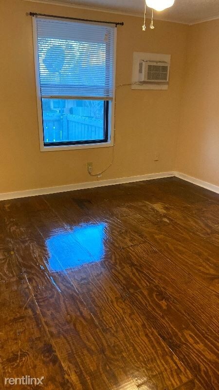 Building Photo - 1 br, 1 bath Apartment - 601 Springbrook Dr.