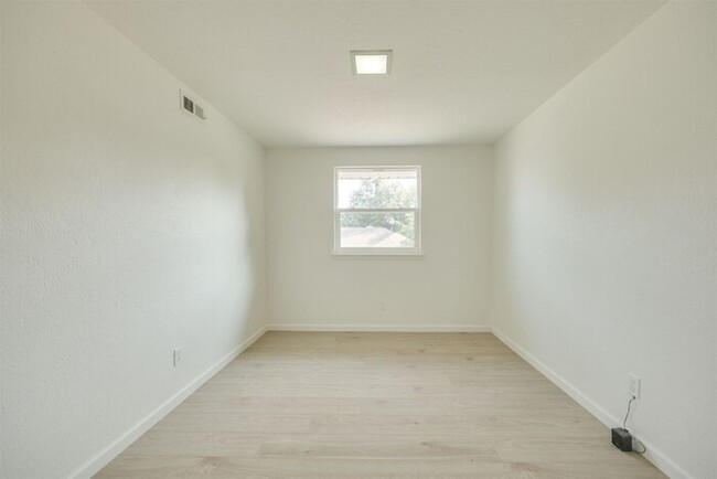 Building Photo - Beautifully updated. Home is for lease and...