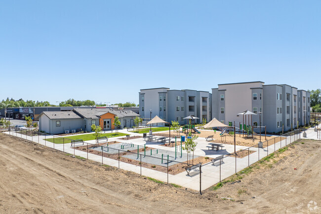 Alternative Building View - Vista Del Robles Apartments